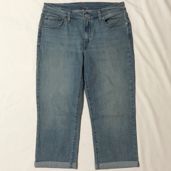 Levi’s Women’s Light Wash Stretch Capri Jeans - 29 - Picture 4 of 16